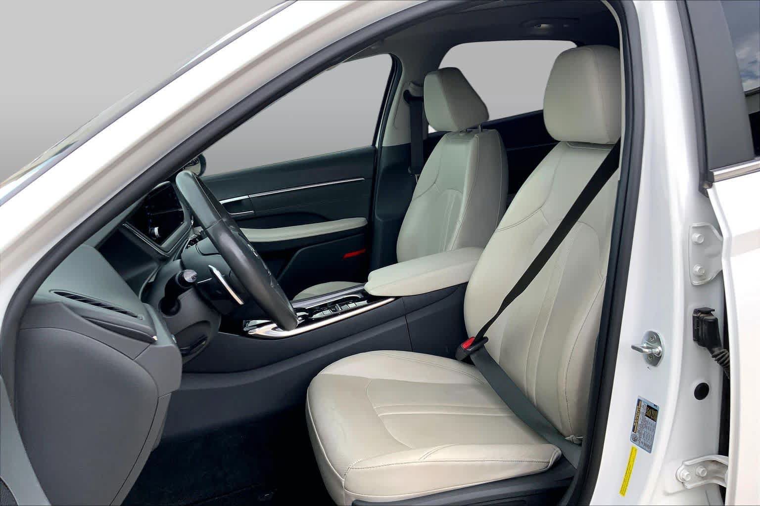 Used 2022 Hyundai Sonata Limited w/ Preferred Accessory Package FWD image 8