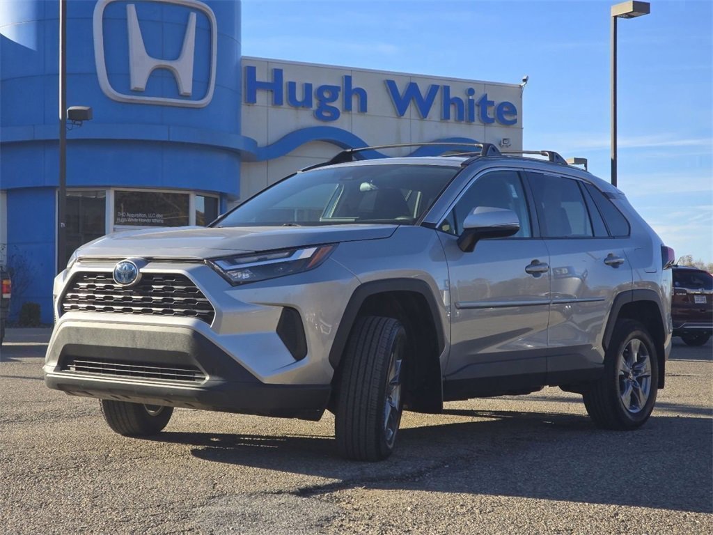 Used 2024 Toyota RAV4 LE image 9