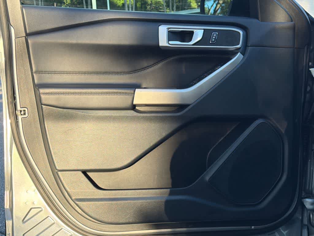 Used 2023 Ford Explorer XLT RWD image 10
