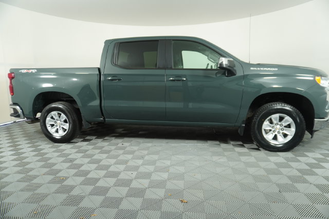 Used 2025 Chevrolet Silverado 1500 LT AWD/4WD image 8