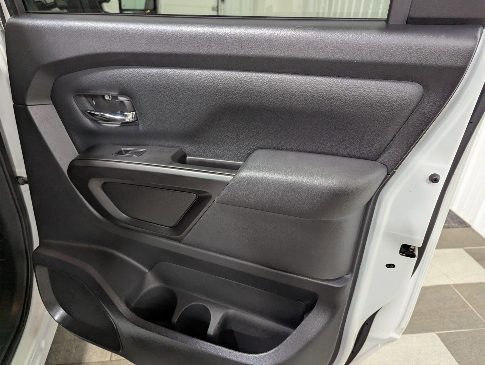 Used 2024 Nissan Titan SV w/ SV Convenience Package image 26