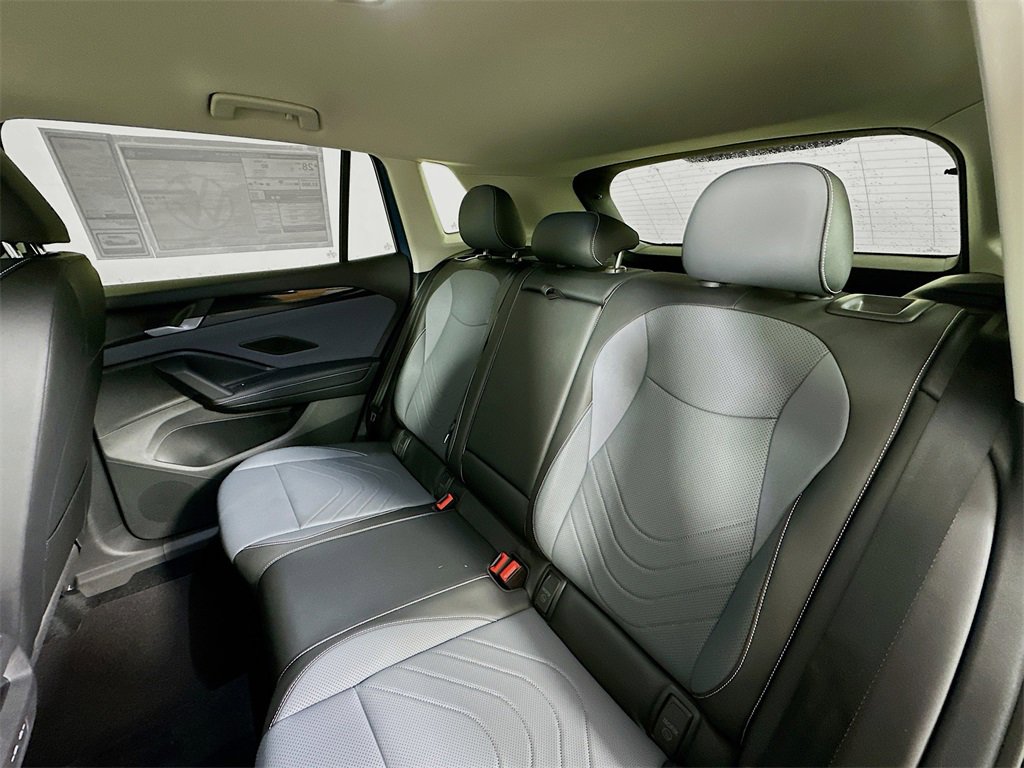 New 2025 Volkswagen Tiguan SE image 17