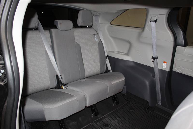 Used 2023 Toyota Sienna LE w/ LE Plus Package FWD image 29