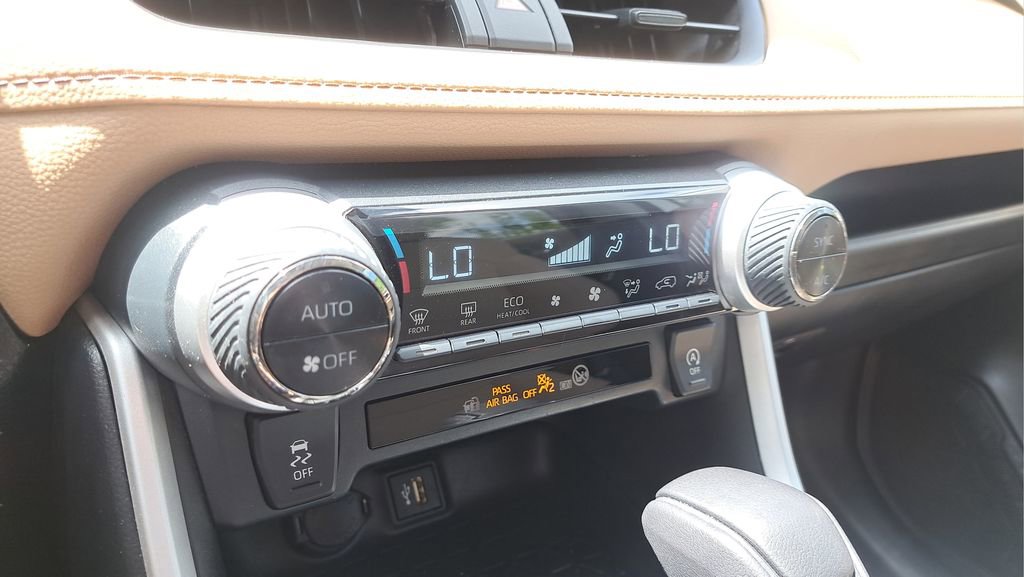 Used 2023 Toyota RAV4 XLE image 23