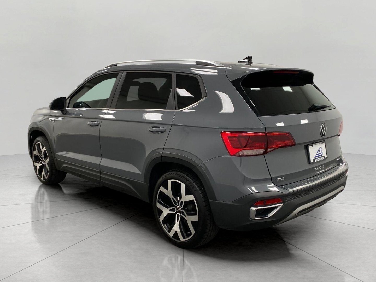Used 2022 Volkswagen Taos SEL w/ Panoramic Sunroof Package AWD/4WD image 7