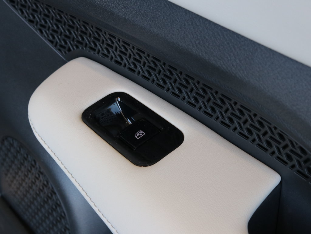 Used 2024 Nissan Ariya AWD image 40