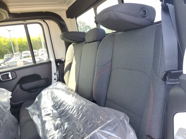 New 2026 Jeep Gladiator Rubicon w/ Technology Group AWD/4WD image 16