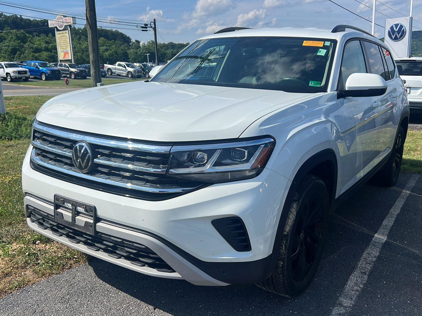 Used 2023 Volkswagen Atlas SE w/ Black Wheel Package AWD/4WD image 1