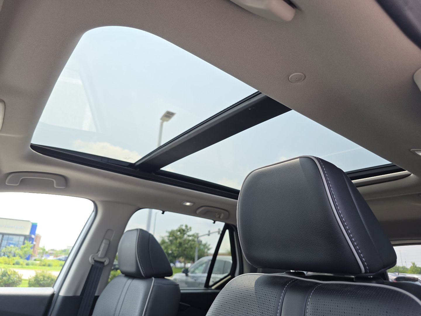Certified 2025 Honda Pilot Elite image 3