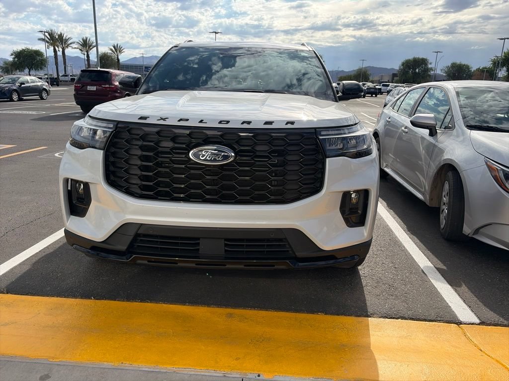 Used 2026 Ford Explorer ST-Line w/ ST-Line Street Pack AWD/4WD image 2
