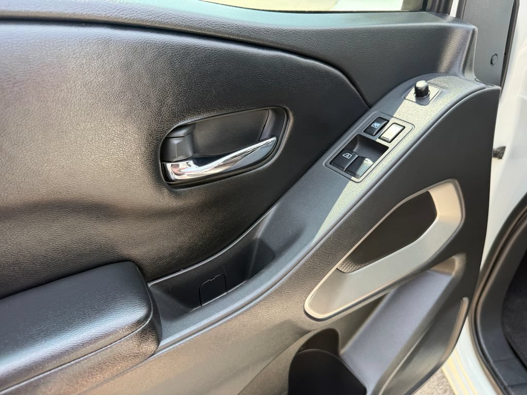 Used 2025 Nissan Frontier SV RWD image 25