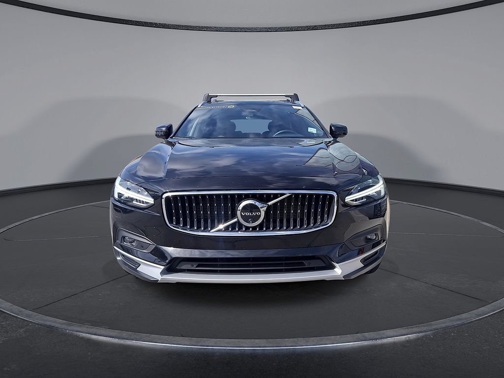 Certified 2024 Volvo V90 B6 Cross Country Plus w/ Protection Package Premier AWD/4WD image 3