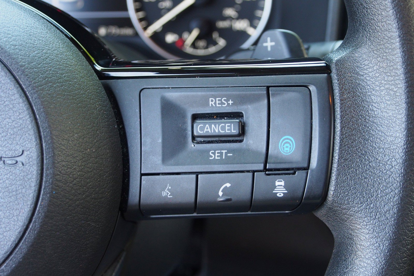 Used 2023 Nissan Rogue SV FWD image 23