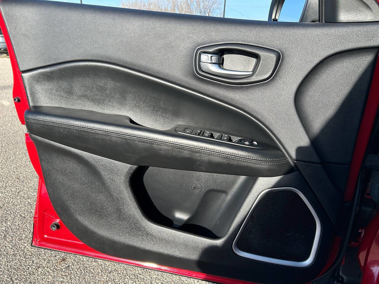 Used 2019 Jeep Compass Latitude image 12