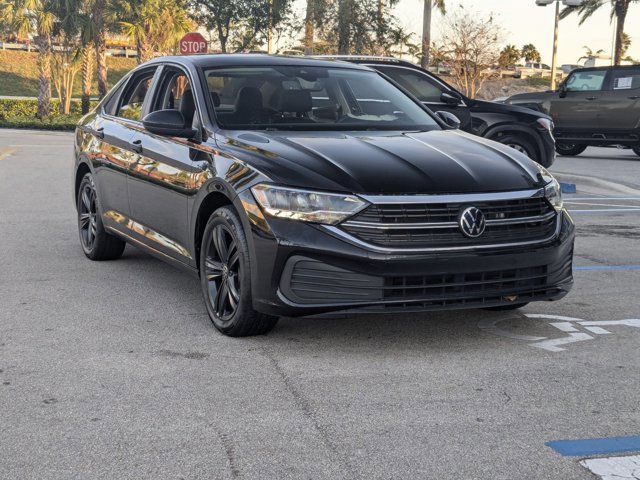 Used 2024 Volkswagen Jetta SE w/ Panoramic Sunroof Package image 3