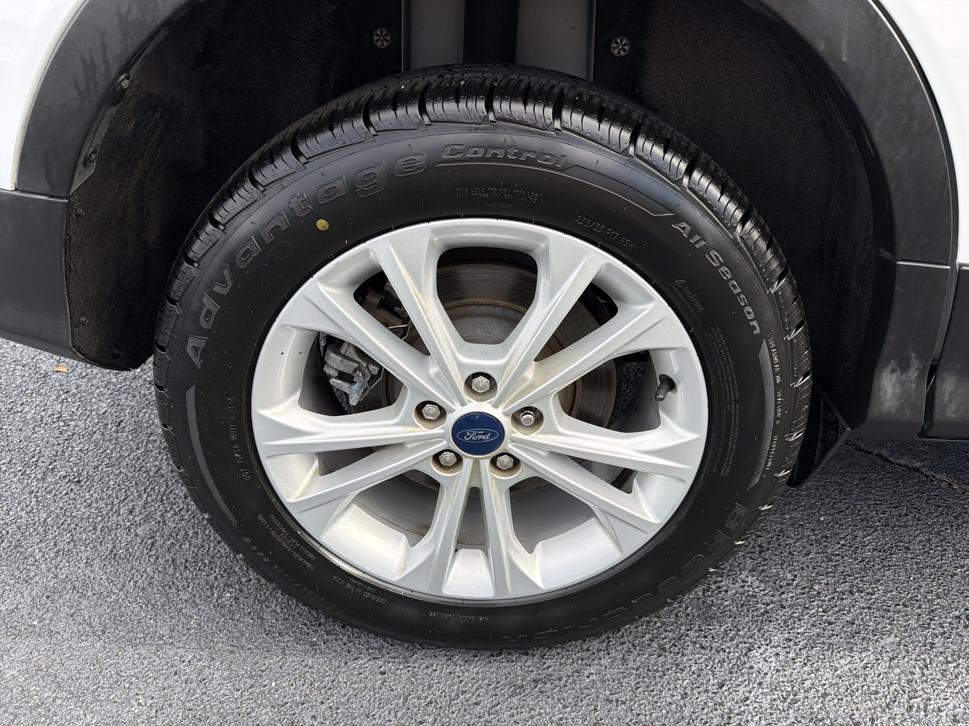 Used 2018 Ford Escape SE w/ Ford Safe & Smart Package FWD image 26
