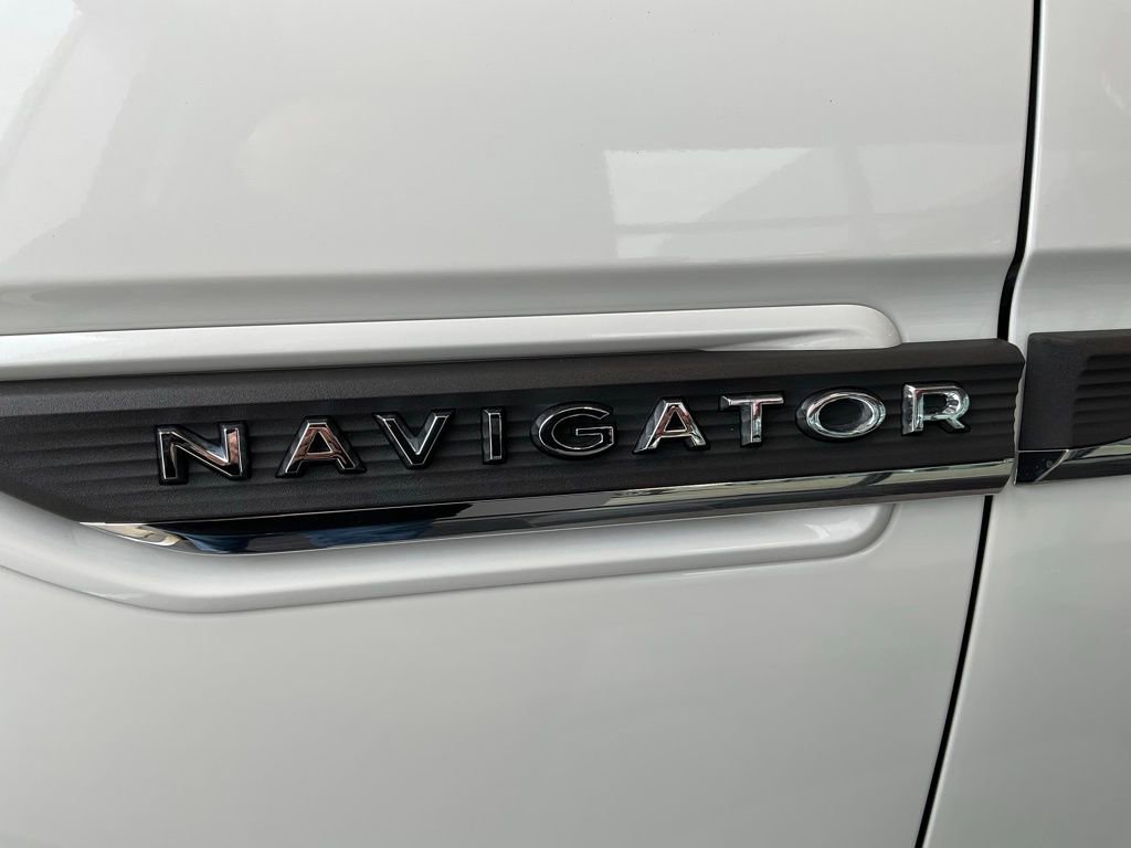 Used 2023 Lincoln Navigator Reserve image 27