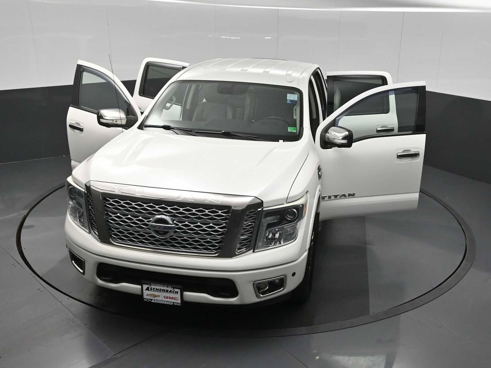 Used 2017 Nissan Titan Platinum Reserve image 31