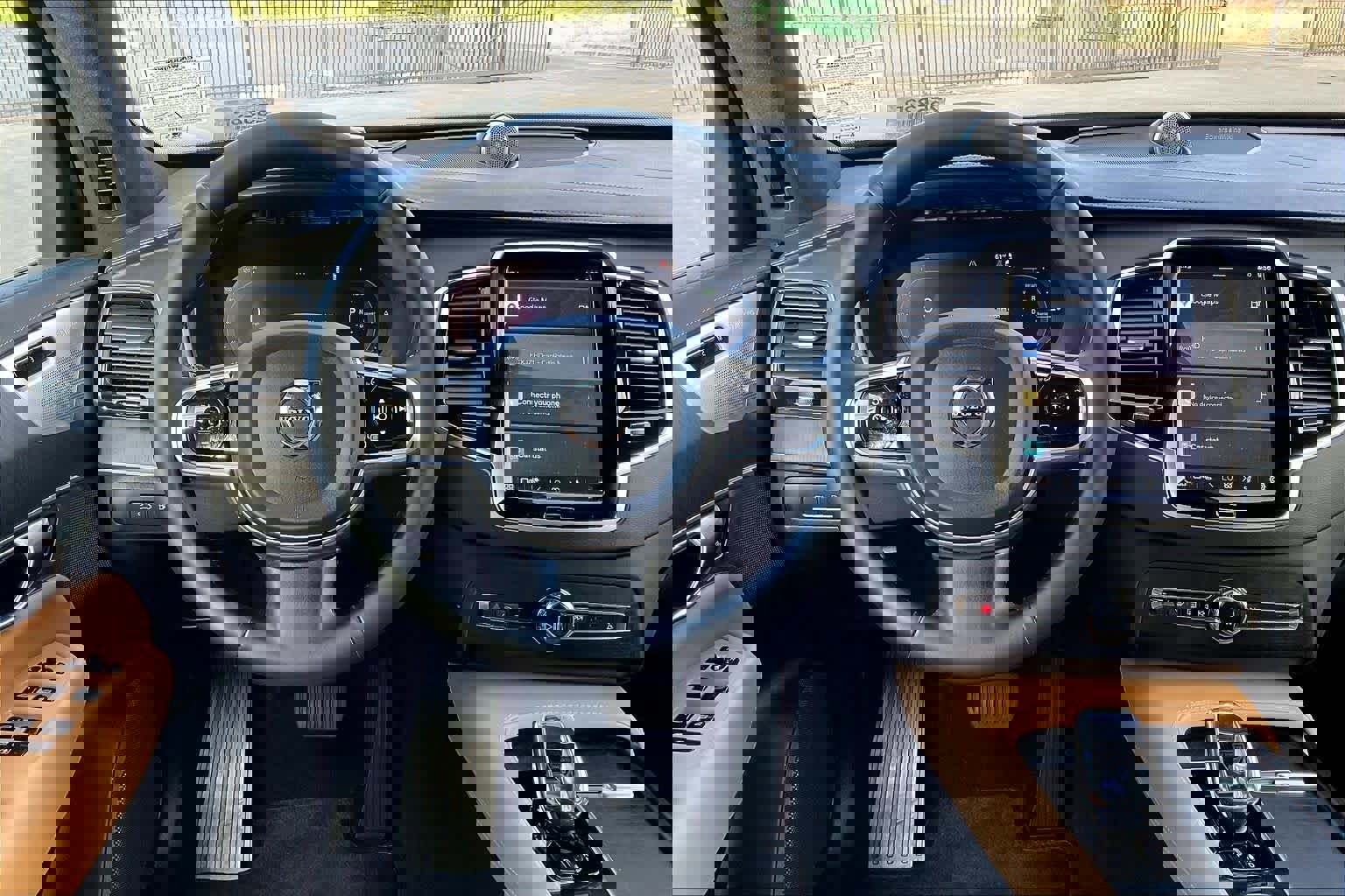 Used 2023 Volvo XC90 T8 Ultimate w/ Lounge Package image 8