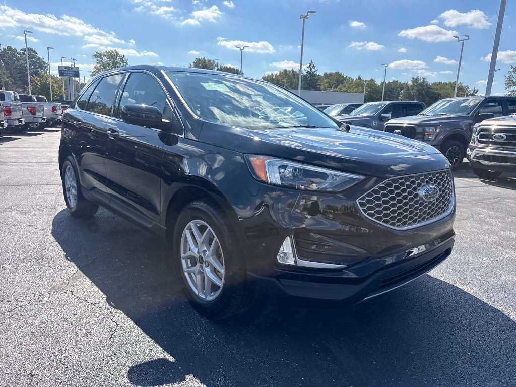 Used 2024 Ford Edge SEL w/ Convenience Package AWD/4WD image 4