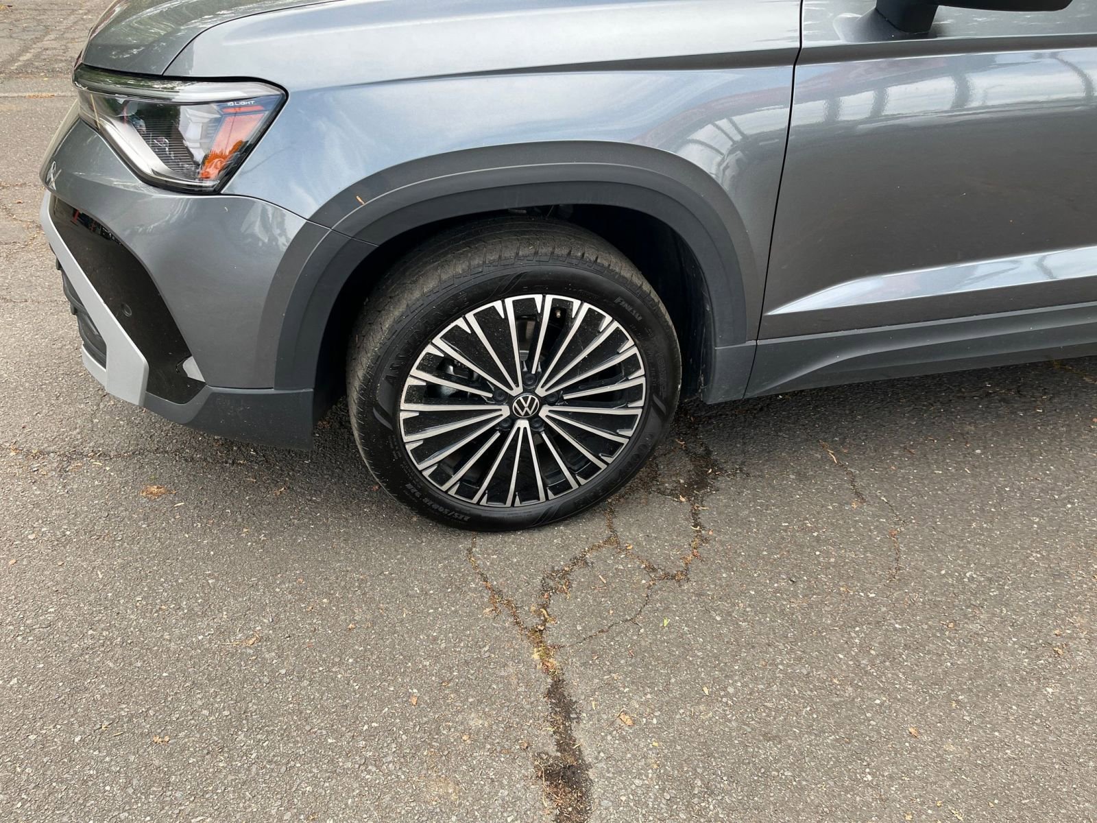 Used 2025 Volkswagen Taos SE image 31