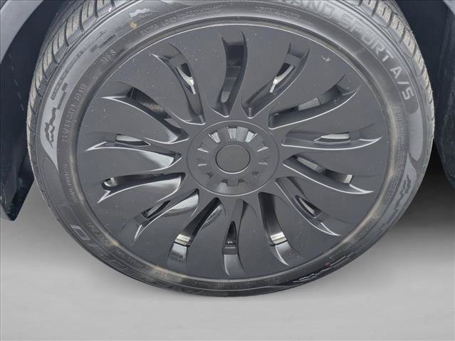 Used 2024 Tesla Model Y Long Range AWD/4WD image 25