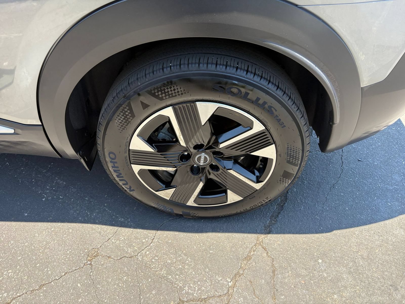 Used 2025 Nissan Kicks SV AWD/4WD image 28