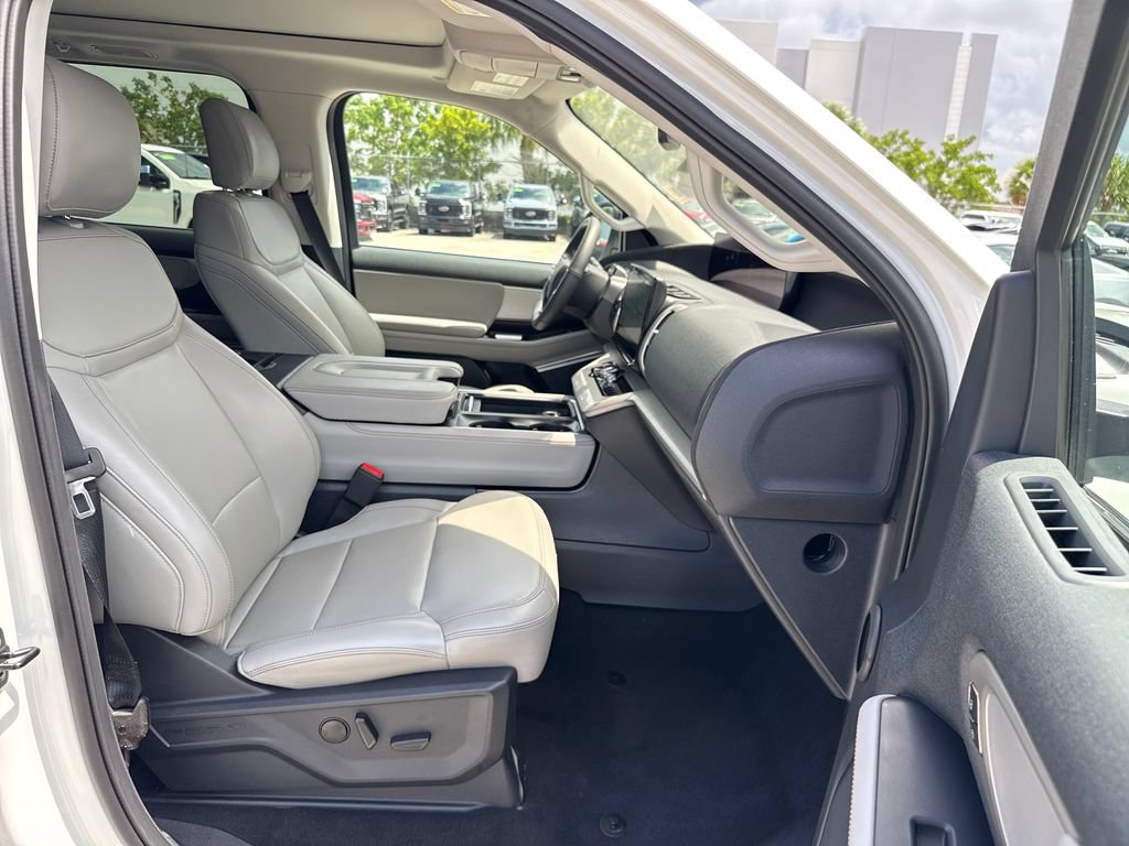 Used 2025 Ford Expedition Active RWD image 30