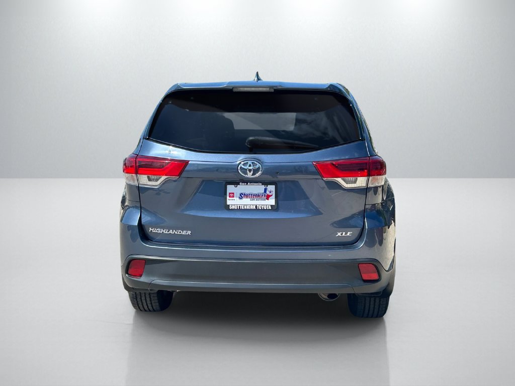 Used 2019 Toyota Highlander XLE FWD image 6