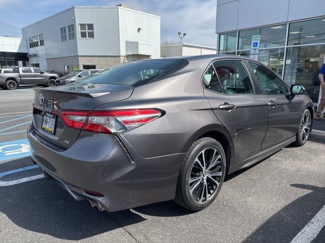 Used 2018 Toyota Camry SE image 5