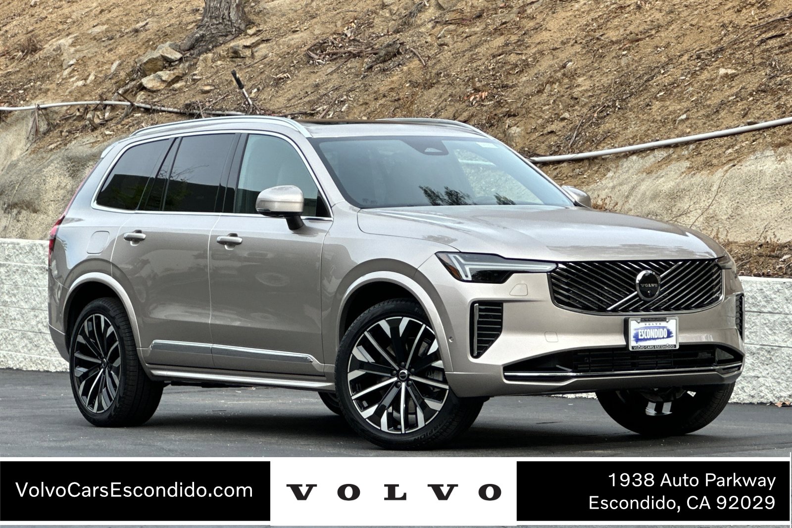 New 2026 Volvo XC90 T8 Plus