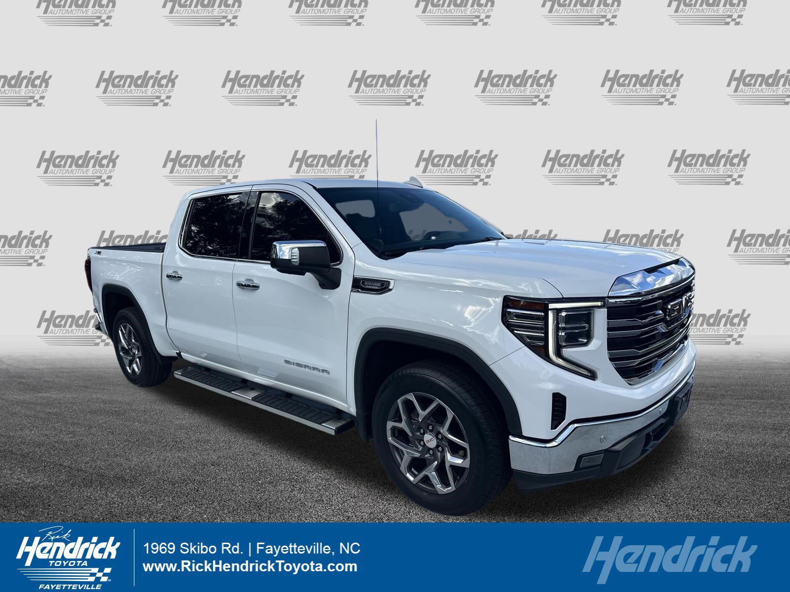 Used 2022 GMC Sierra 1500 SLT w/ SLT Premium Plus Package AWD/4WD image 1