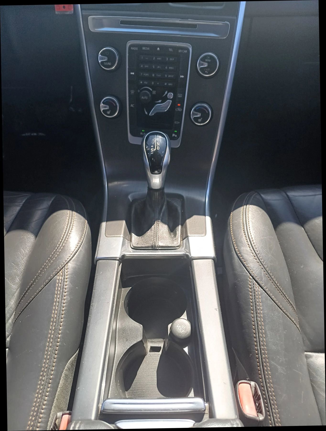 Used 2015 Volvo XC60 T6 image 21