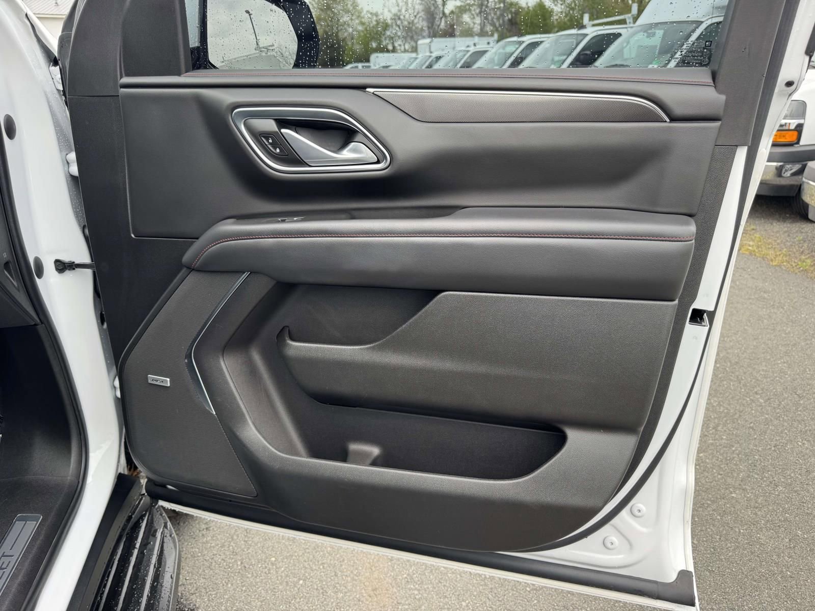 Used 2022 Chevrolet Suburban RST w/ Luxury Package image 32