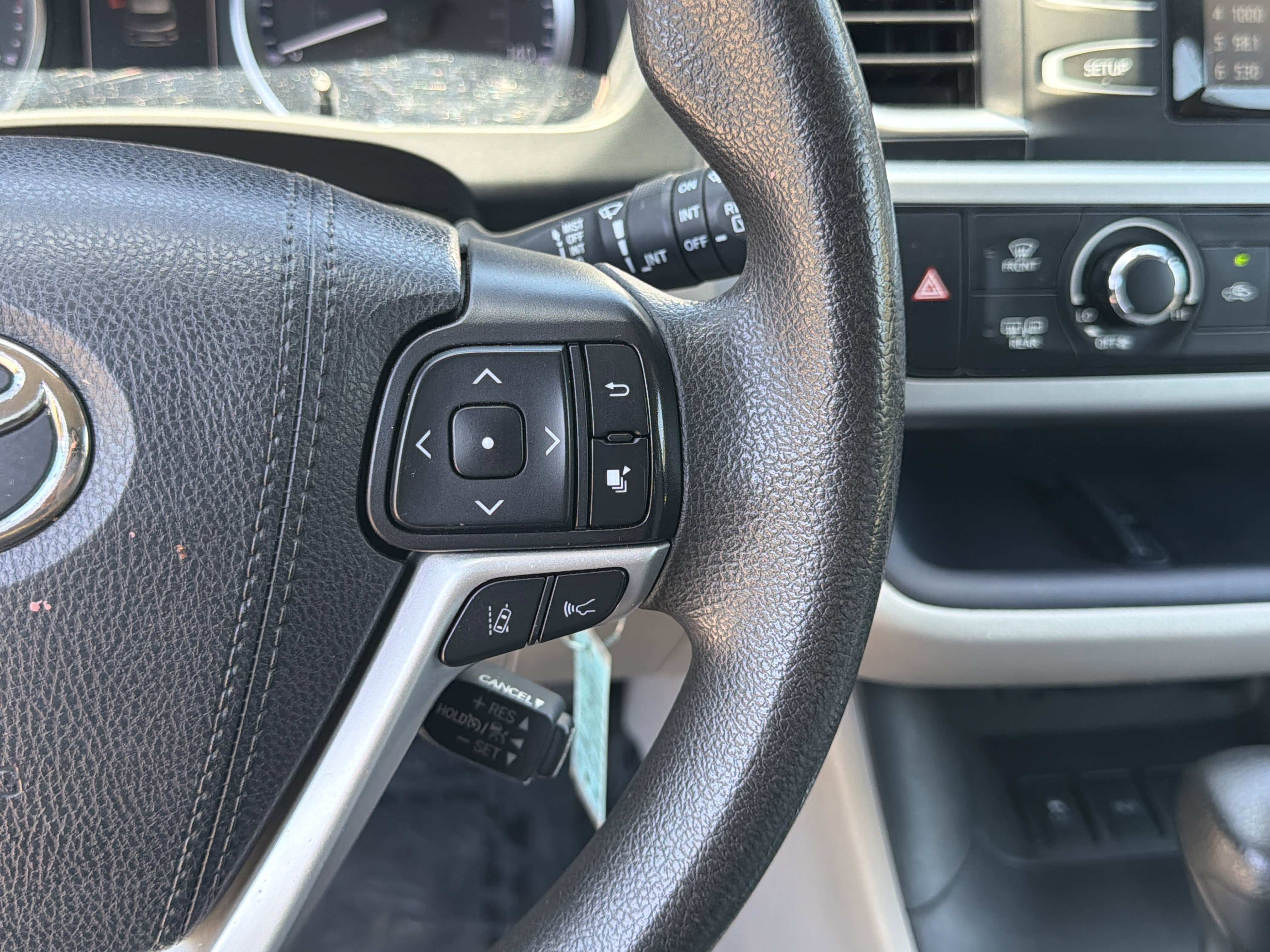 Used 2019 Toyota Highlander LE FWD image 25