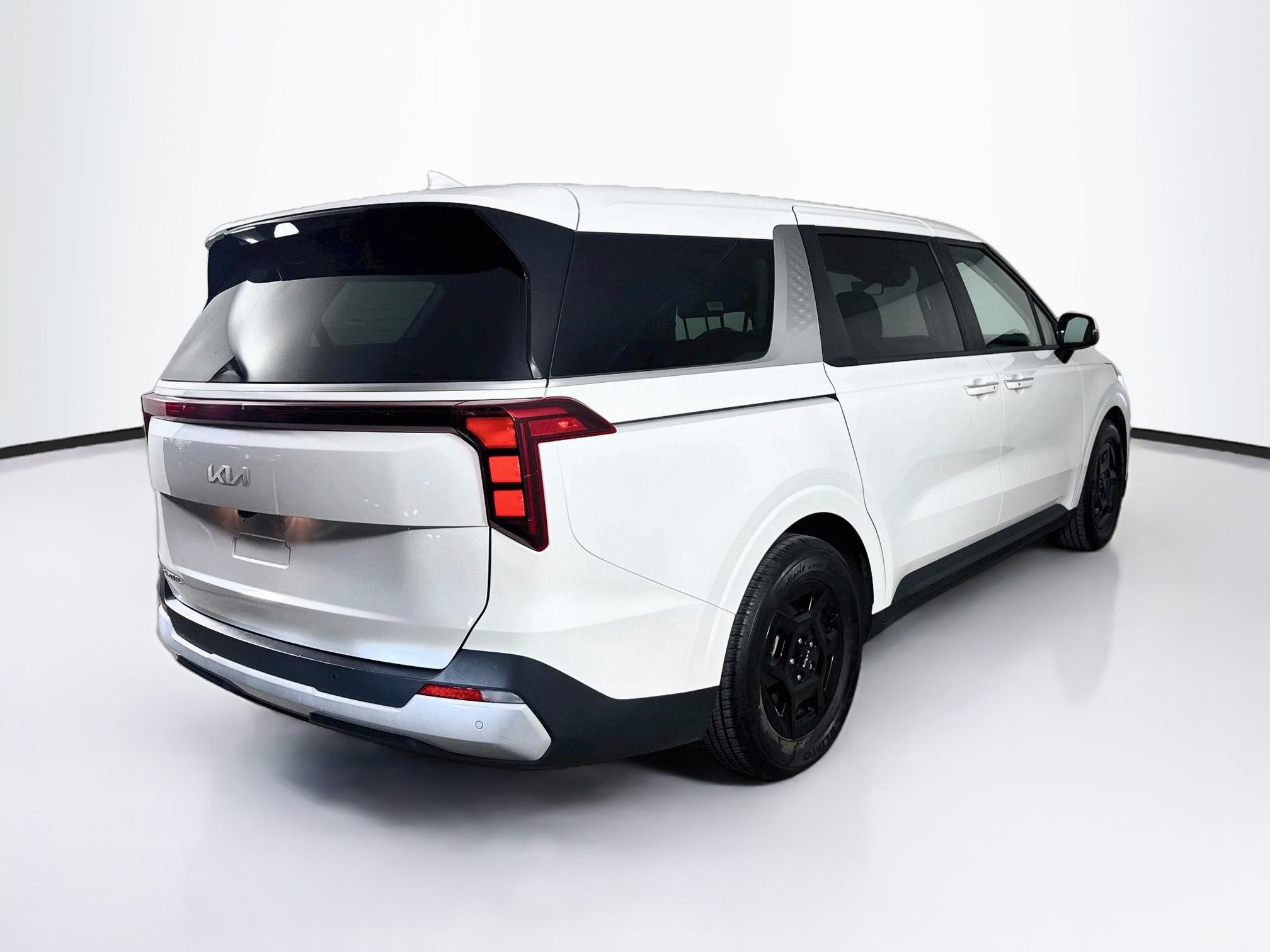Used 2025 Kia Carnival FWD image 33