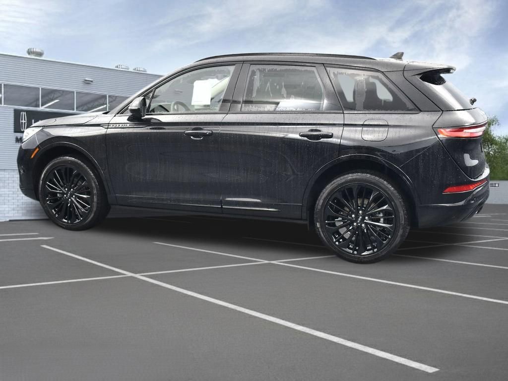 New 2025 Lincoln Corsair Reserve w/ Equipment Group 202A image 2