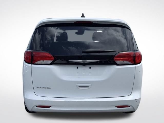 Certified 2023 Chrysler Voyager LX FWD image 7