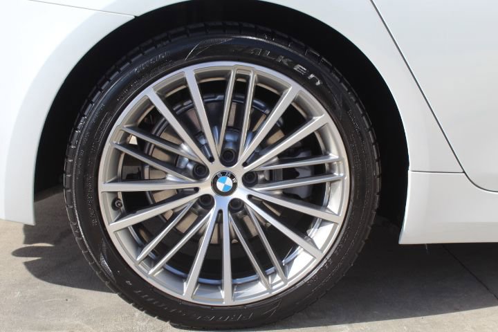 Used 2020 BMW 530e xDrive w/ Premium Package image 12