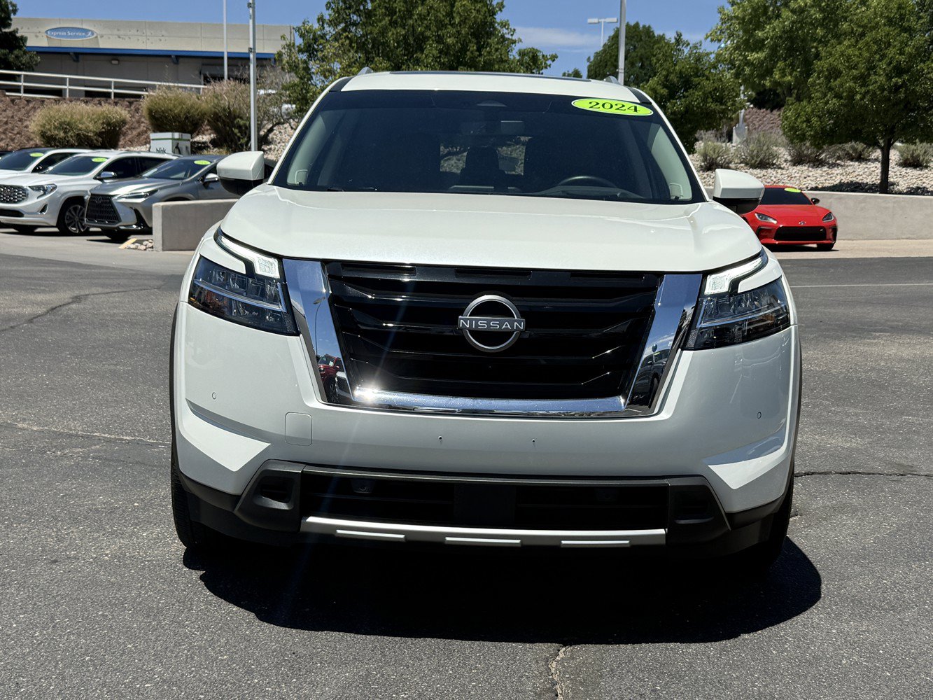 Used 2024 Nissan Pathfinder Platinum AWD/4WD image 3