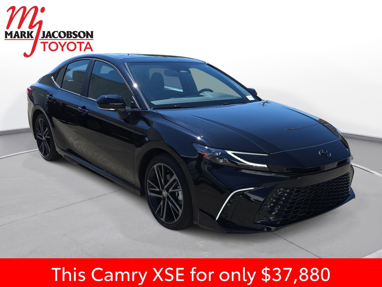 Used 2025 Toyota Camry XSE FWD image 5