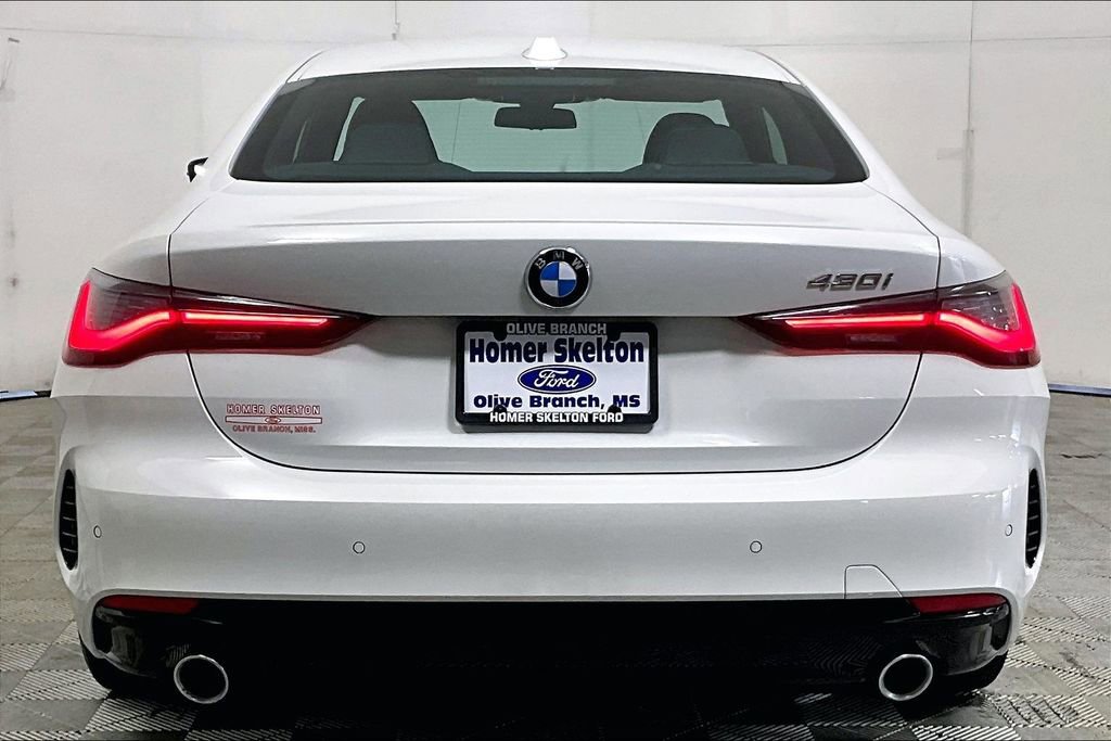 Used 2025 BMW 430i Coupe w/ Convenience Package image 4