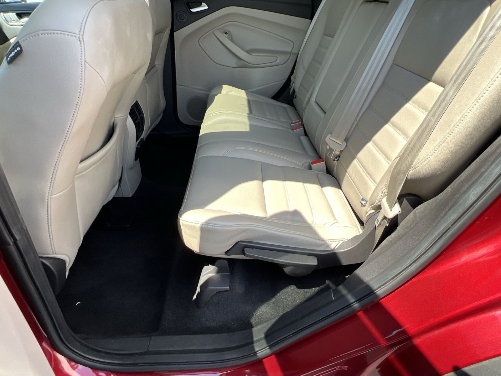 Used 2018 Ford Escape Titanium w/ Ford Safe & Smart Package AWD/4WD image 22
