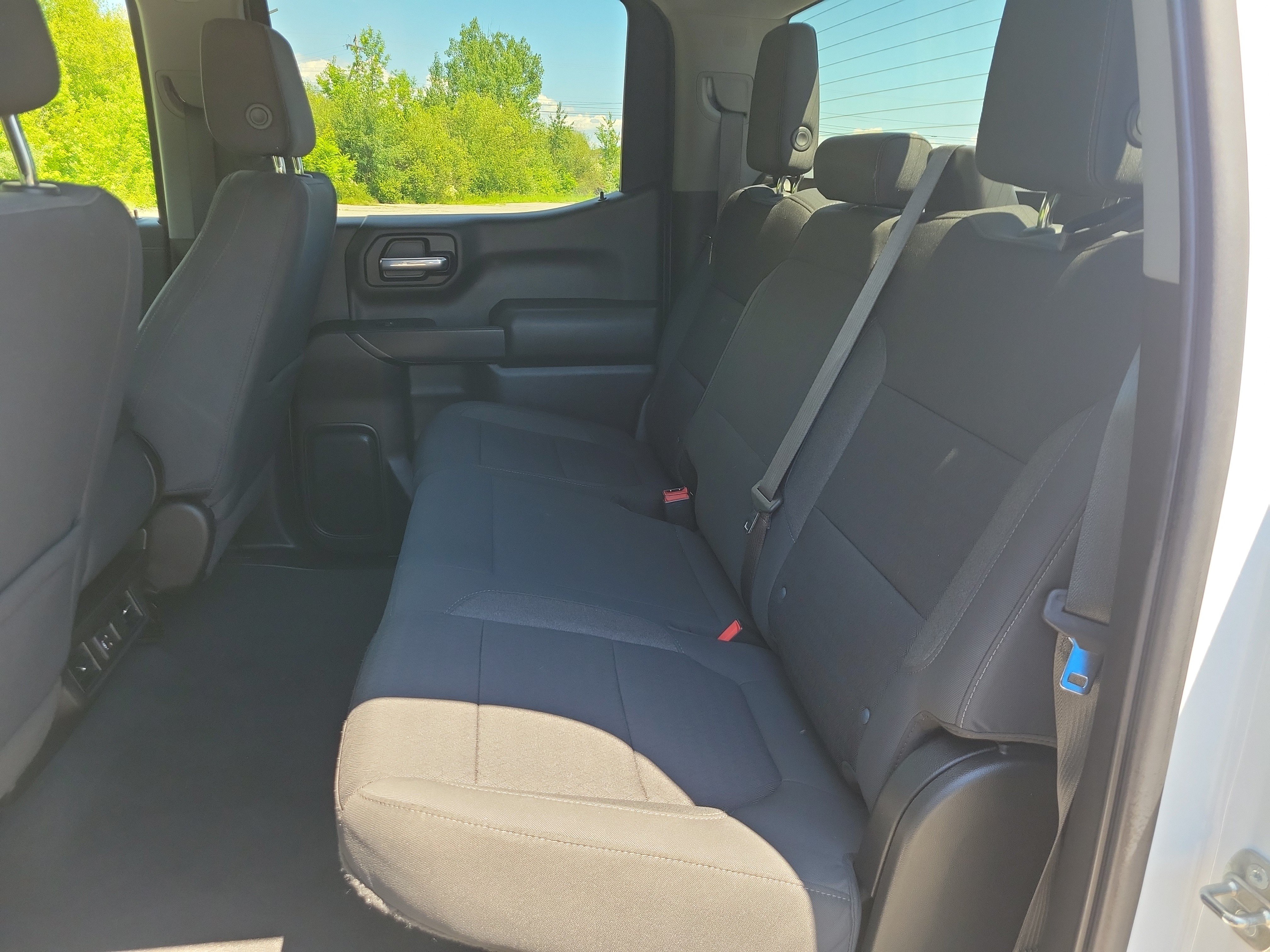 Used 2021 Chevrolet Silverado 1500 LT AWD/4WD image 16