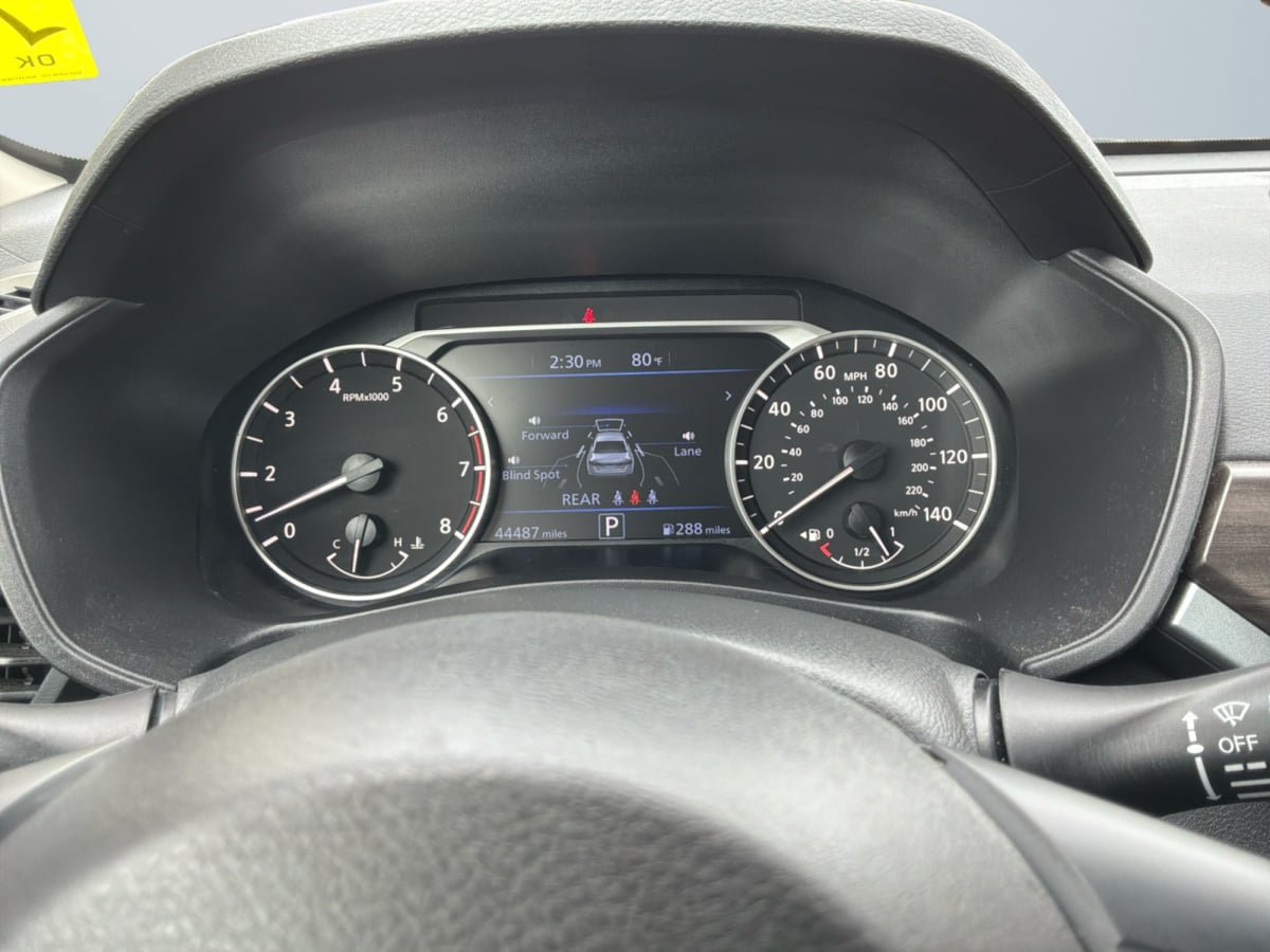 Used 2025 Nissan Altima 2.5 SV FWD image 12