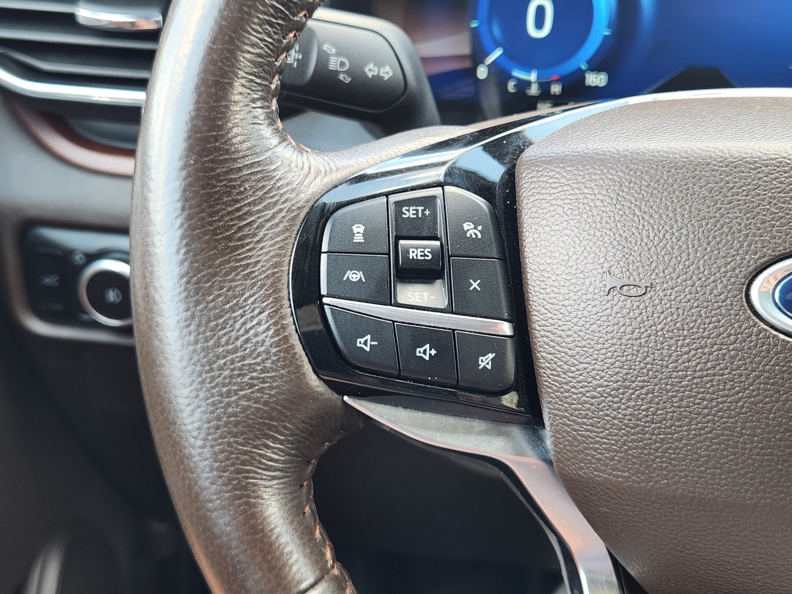 Used 2024 Ford Explorer King Ranch w/ Technology Package AWD/4WD image 32