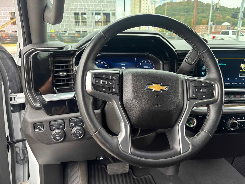 Used 2025 Chevrolet Silverado 2500 LT w/ Convenience Package AWD/4WD image 13