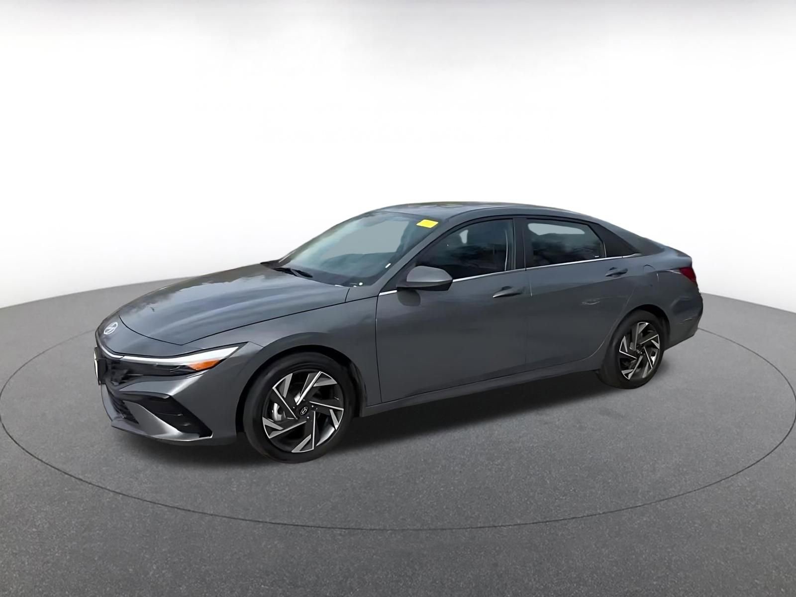 Used 2025 Hyundai Elantra SEL image 8