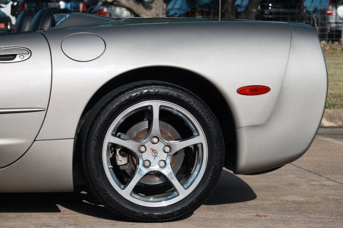 Used 2002 Chevrolet Corvette Convertible w/ Preferred Equipment Group2 RWD image 20