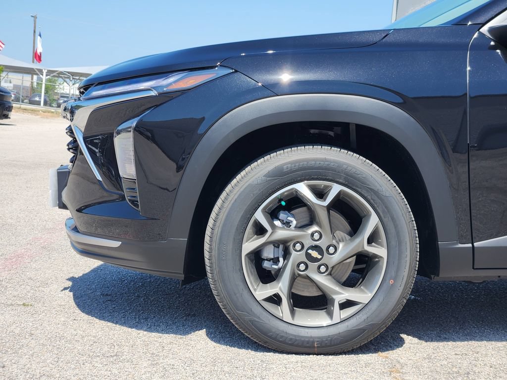 New 2026 Chevrolet Trax LT w/ Driver Confidence Package FWD image 5
